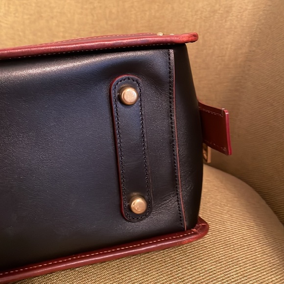 Beautiful designer Coach shoulder bag
